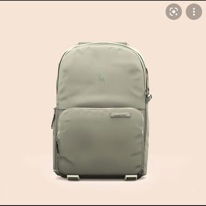 Brevite jumper, camera backpack, pine green